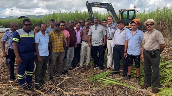 Face au manque de main-d’œuvre dans l’industrie sucrière : un nouveau ‘cane cutter’ pour les planteurs