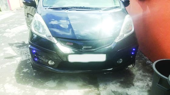 Il est verbalisé à cause des phares de son véhicule