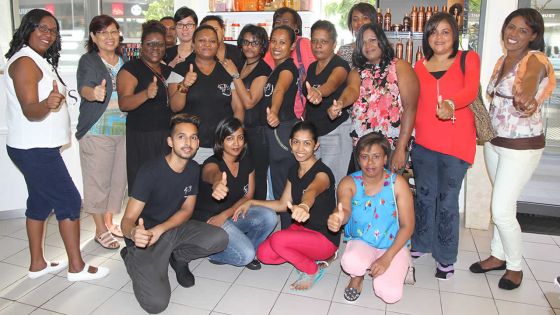 Fête des mères : des femmes (ex-SDF) relookées