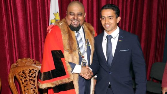Collectivités locales : Soolekha Raddhoa passe le collier mairal à Nagen Mootoosamy