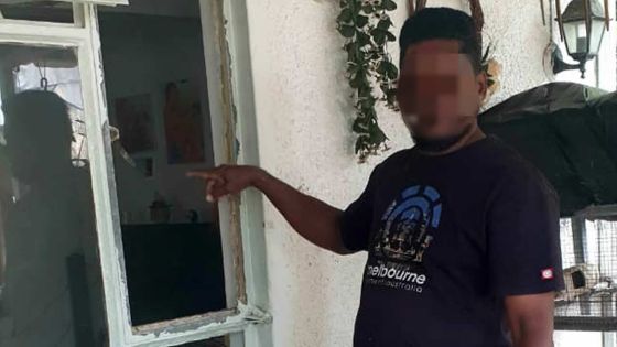 Un moment en famille vire au cauchemar : cinq individus encagoulés, armés de sabres, jouent les trouble-fête