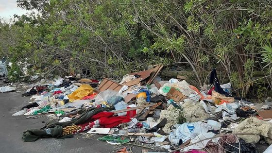 Courrier de lecteurs - À Ébène : des poubelles au milieu des trottoirs  
