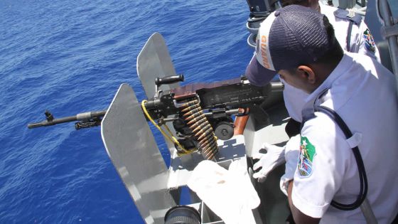 Au large de Port-Louis : exercice de simulation pour le patrouilleur CGS Victory