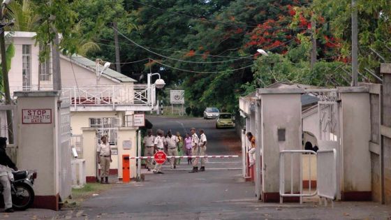 À Beau-Bassin : il tente d’introduire trois cartes mémoire et une carte SIM à la prison