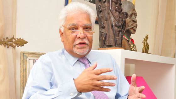 Jean-Claude de l’Estrac, ex-journaliste : « Le Défi Plus a su épouser l’air du temps pour répercuter, en toute indépendance, les critiques qui montent »