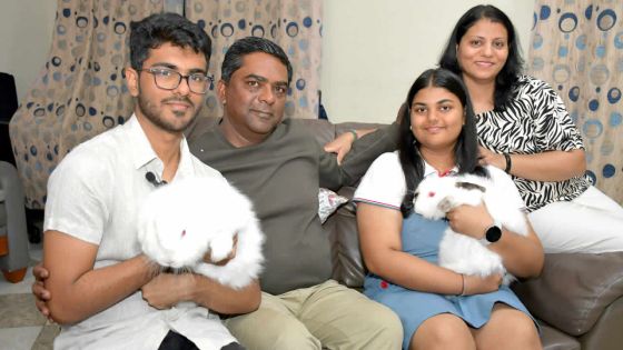 Dakshesh Seeruttun,  de Royaliste à Impérialiste