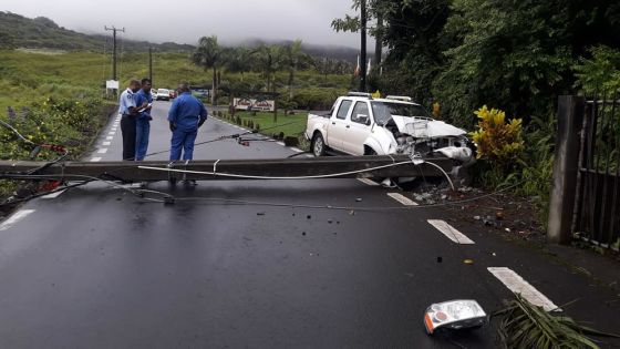 Mont-Blanc : un 4x4 percute un pylône électrique ; la circulation perturbée