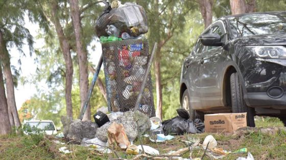 Dimanche à la plage : entre retrouvailles chaleureuses et retour décevant de l'incivisme