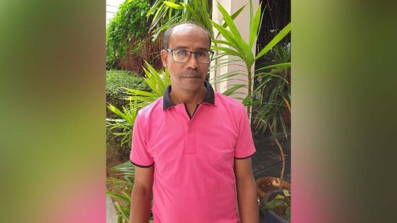 Il perd des documents importants dans le bus et demande de l'aide