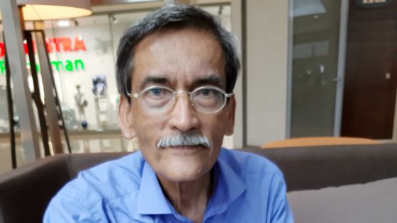 Issa Asgarally, pédagogue et docteur en linguistique : «Smartphone, texto ou livre, la lecture survit toujours»