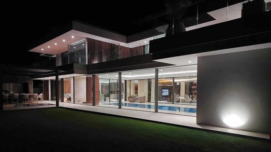 Construction de la luxueuse maison à «Au Bout du Monde» : enquête sur la participation de sous-traitants de MT