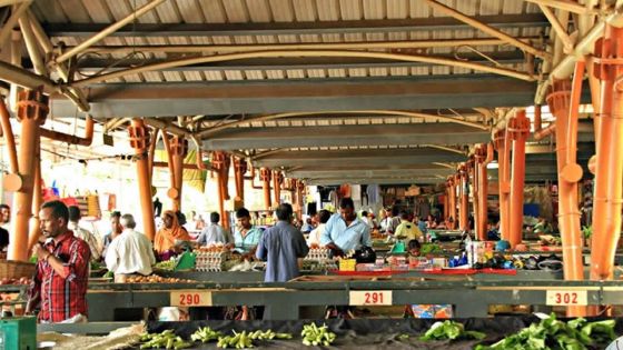 Selon le conseil de district : impossible d’agrandir le parking du marché de Flacq