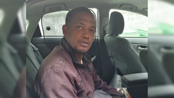 Bloqué à l’île de La Réunion : À la rue, Didier veut rentrer au plus vite au pays 