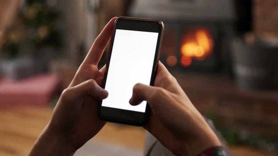 Elle attend son téléphone qui est en réparation depuis plus d’un mois