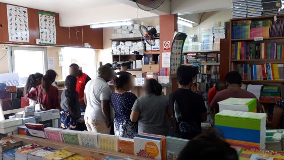 Manuels scolaires : augmentation de 10 % sur le prix