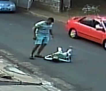 L’agression d’un commerçant filmée: «Mo finn batte li parski li pouss salte lors mwa»