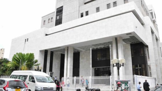 Réclamation de dommages pour faute : une chaîne en or oppose un frère à sa sœur