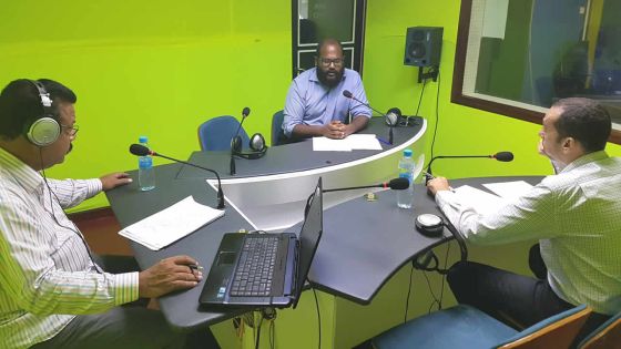 Kugan Parapen sur Radio plus : «Le vrai pouvoir est détenu par ceux qui financent les élections» 