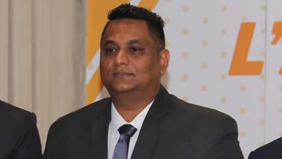 Mauritius Fire & Rescue Service : les pompiers attendent toujours berret et ceinture avec le nouveau logo