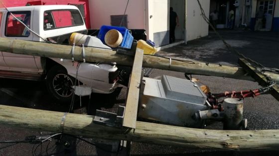Vacoas : un transformateur électrique s’écroule sur un 4X4