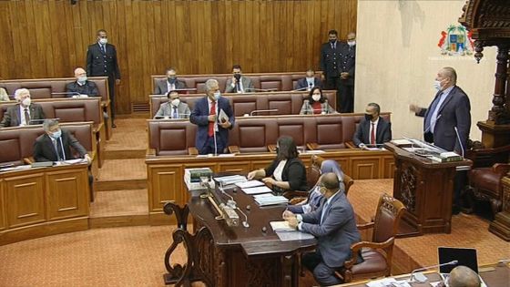 Séance houleuse lors de la PNQ : Boolell « named » par le Speaker, le député rouge le traite ensuite de « batiara »