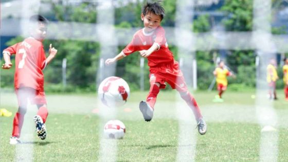 Académie de football : les jeunes Mauriciens auront l’opportunité ‘to learn to play ‘The Liverpool Way’, dit LFC