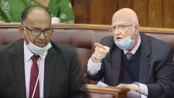 Examen des dotations budgétaires : Bhagwan demande une réduction de Rs 10 du salaire de Ganoo  