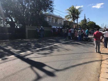 Accident à Bambous : un motocycliste blessé 