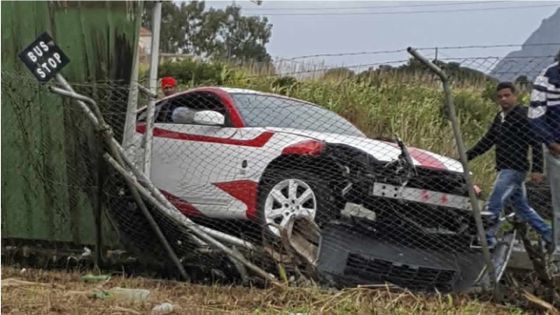 Highlands : une voiture termine sa course dans un abribus