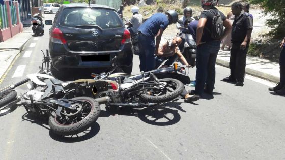 Port-Louis : une blessée dans un accident impliquant 2 motos et une voiture