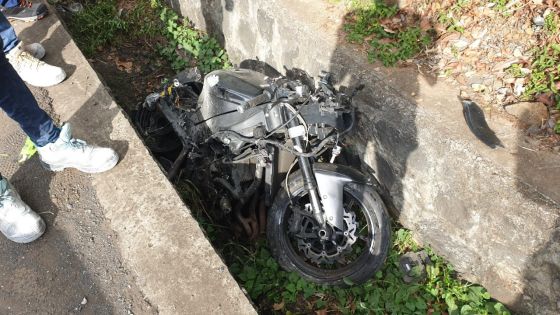 Trianon : il perd le contrôle de sa moto de grosse cylindrée et termine sa course contre un parapet 