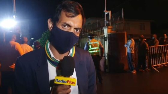 Suivez les réactions des personnes venues rendre hommage à SAJ à La Caverne vendredi soir 