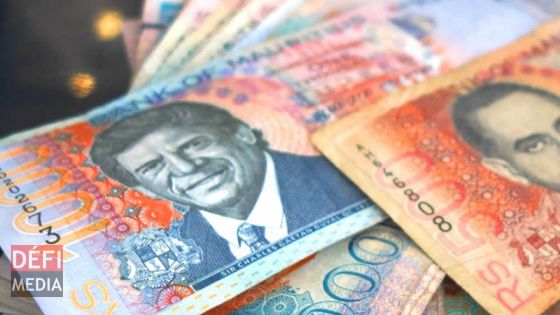 Boni de fin d’année : dépenser ou investir ?