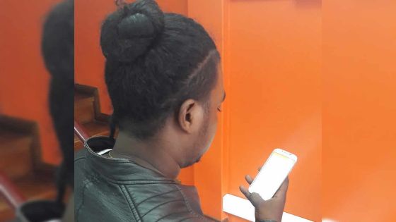 Agression et menaces : deux cousins artistes s’accusent mutuellement