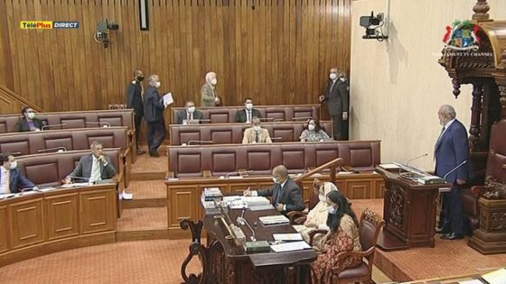 Séance tendue au Parlement : Boolell de nouveau suspendu, Bérenger expulsé 