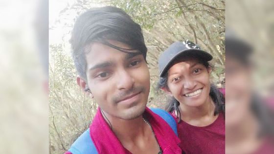 Leur mère Rubina étant en détention : entre les moqueries et un quotidien difficile, Ashley prend soin de son petit frère 