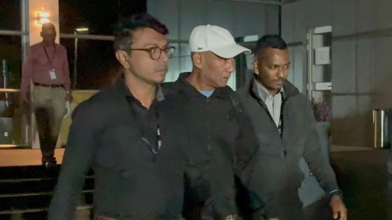 L’affaire Reward Money atteint l’ex-Special Intelligence Cell : l’ASP Seewoo arrêté pour des irrégularités autour de Rs 34,7 M 