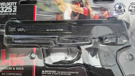En provenance des États-Unis : un Baby Air Gun et deux pistolets électriques saisis à l’aéroport