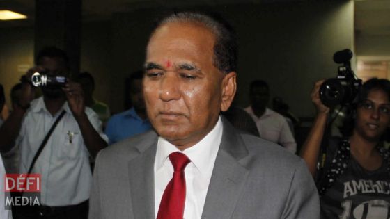 Invité par Sudhir Mudhoo à rejoindre le MSM - Anil Bachoo : «Je suis travailliste et je le reste»