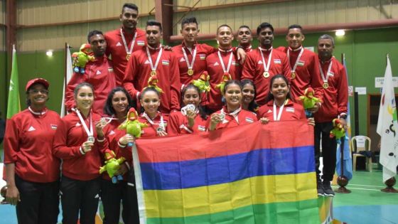 [Images] JIOI – Badminton : l’équipe masculine rafle l’or