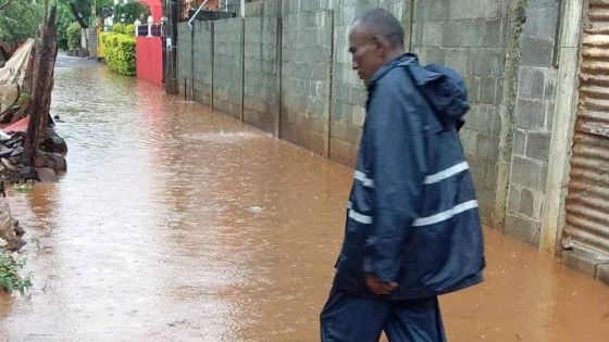 [En images] Avis de fortes pluies : accumulations d'eau à Bambous