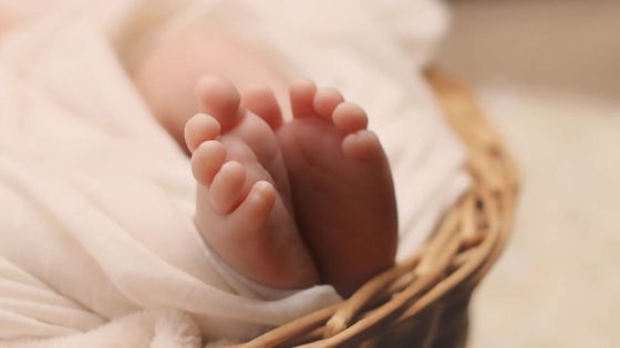 Allégations de trafic de bébé : la mère adoptive se défend