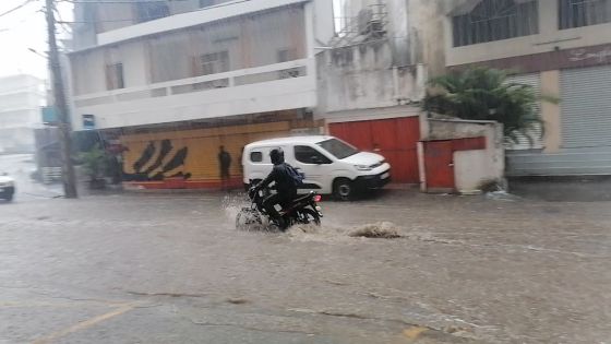 Avis de fortes pluies : accumulations d’eau à Beau-Bassin