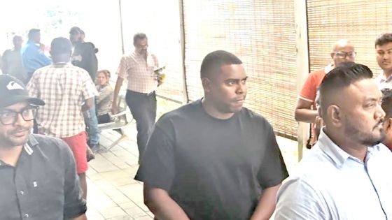 Tirs présumés à Grand-Baie - Cédric Bègue : «Monn servi pistole plastik pou fer zot per»