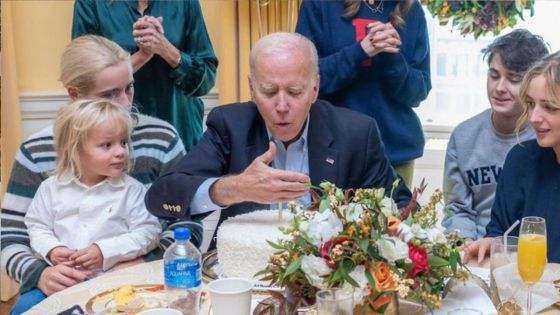 Biden fête ses 81 ans, et l'âge du capitaine pose plus que jamais question