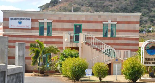 Conseil de district de Rivière-Noire : un conseiller dépose une motion de censure contre la présidente 