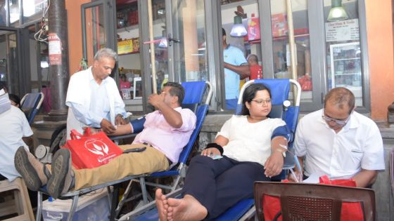 Collecte de sang organisée par Radio Plus et la Central Market Association : 165 pintes de sang récoltées à la mi-journée 