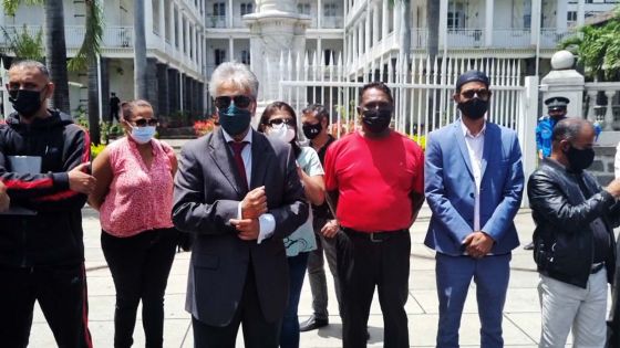 Manif symbolique devant le Parlement : « Ma suspension sera ‘allegedly’ enlevée le 30 novembre », avance Boolell