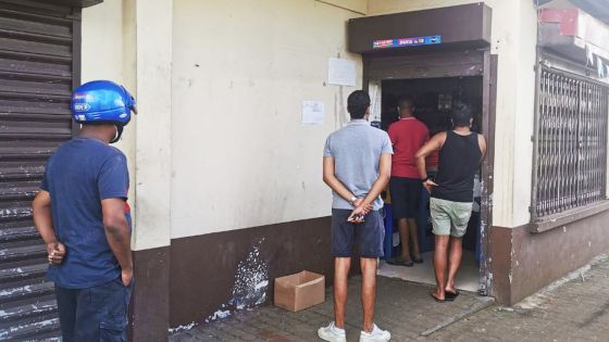 Achats pendant le confinement - Les boutiques du coin enregistrent un bon taux de fréquentation 