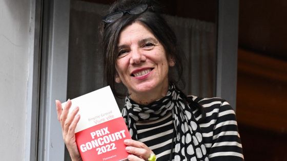 La Française Brigitte Giraud remporte le Goncourt, 13e femme sacrée en 120 ans